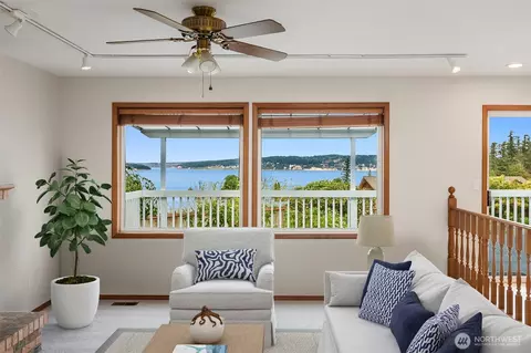 1021 N Sunset Dr, Camano Island, WA 98282