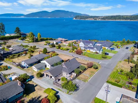 1108 C Ave, Anacortes, WA 98221
