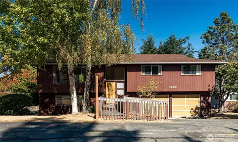 1238 SW Lopez Dr, Oak Harbor, WA 98277