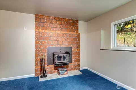 Living - 321 216th St SE, Bothell, WA 98021 photo 4 of 4