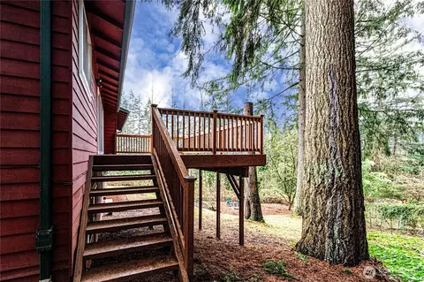Exterior - 321 216th St SE, Bothell, WA 98021 photo 4 of 10