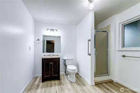 Bath - 321 216th St SE, Bothell, WA 98021 photo 5 of 5