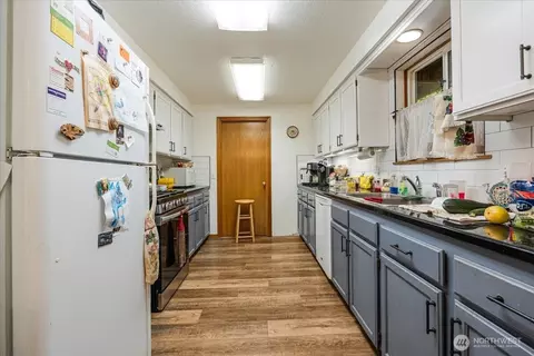 Kitchen - 112 Eyman Cemetary Rd, Carson, WA 98610 photo 3 of 3