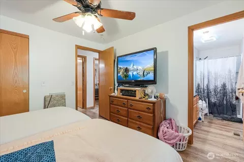 Bedroom - 112 Eyman Cemetary Rd, Carson, WA 98610 photo 2 of 4