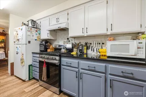 Kitchen - 112 Eyman Cemetary Rd, Carson, WA 98610 photo 2 of 3