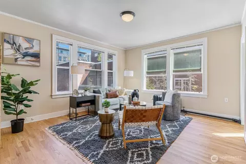 905 NE 43rd St #111, Seattle, WA 98105