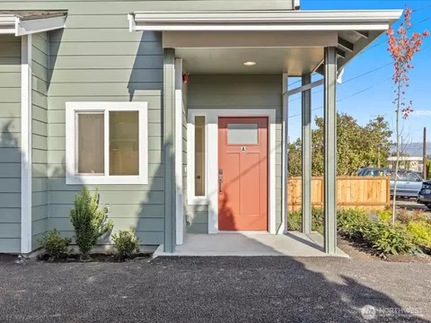 215 Corrin Ave NW #A, Orting, WA 98360 photo 4