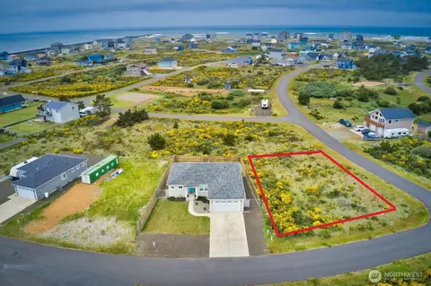 1401 Diamond Head Ave SW, Ocean Shores, WA 98569