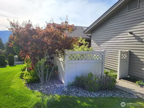 351 19th St NE #26, East Wenatchee, WA 98802