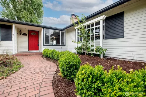 1919 Clovercrest St, Enumclaw, WA 98022 photo 3