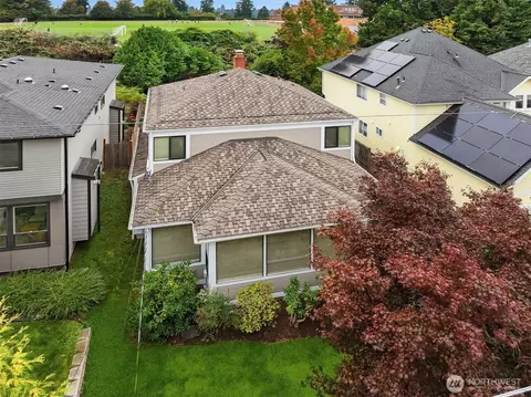 7049 33rd Ave NE, Seattle, WA 98115