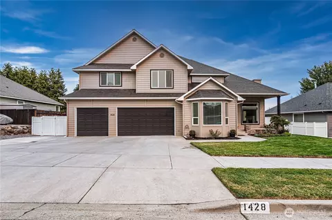 1428 John St, Wenatchee, WA 98801