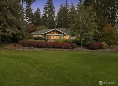 590 E Country Club Dr E, Union, WA 98592