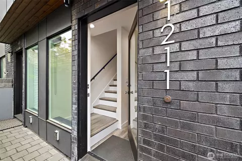 1211 E Mercer St, Seattle, WA 98102