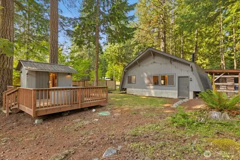 219 Paradise Dr, Ashford, WA 98304