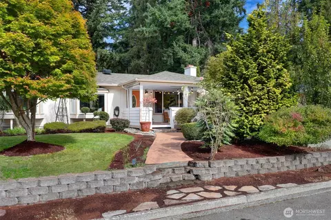 10442 NE 142nd St, Kirkland, WA 98034