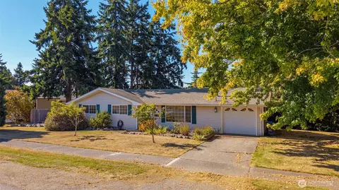 381 NE Queets St, Oak Harbor, WA 98277