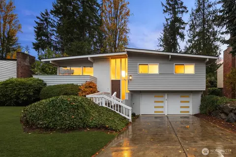 201 165th Ave NE, Bellevue, WA 98008