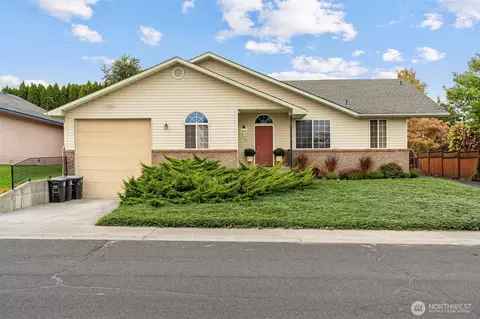 724 Sage Bay Dr, Moses Lake, WA 98837