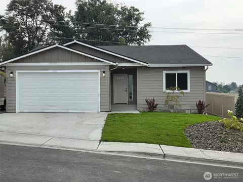 615 S Kent Ave, East Wenatchee, WA 98802