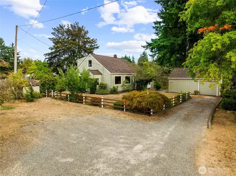 3736 S Bay Rd NE, Olympia, WA 98506