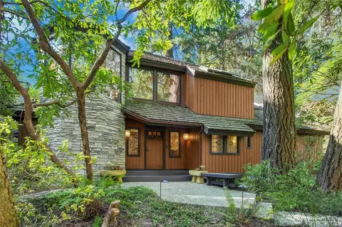 1815 102nd Pl SE, Bellevue, WA 98004