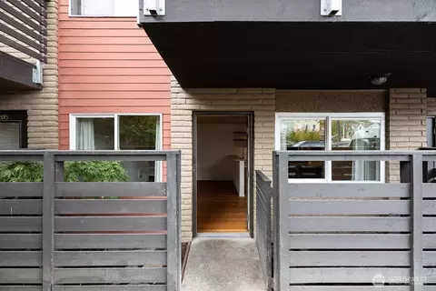 5220 42nd Ave S, Seattle, WA 98118