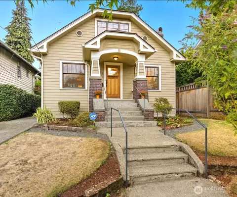 4417 Thackeray Pl NE, Seattle, WA 98105