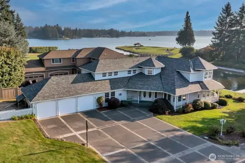 20204 Island Pkwy E, Lake Tapps, WA 98391