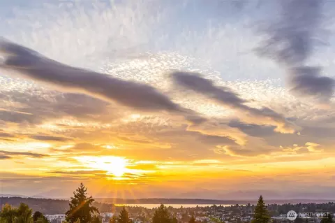 6015 Phinney Ave N #402, Seattle, WA 98103
