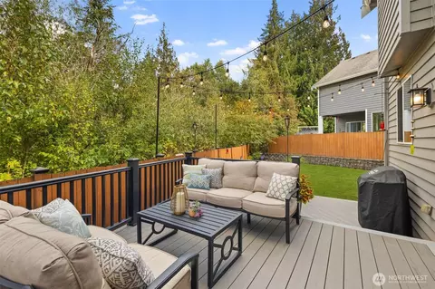 Exterior - 18705 3rd Ave W, Bothell, WA 98012 photo 4 of 6