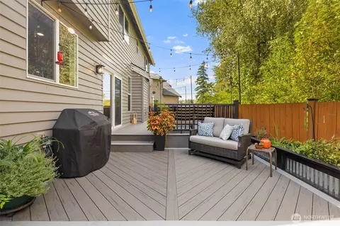 Exterior - 18705 3rd Ave W, Bothell, WA 98012 photo 5 of 6