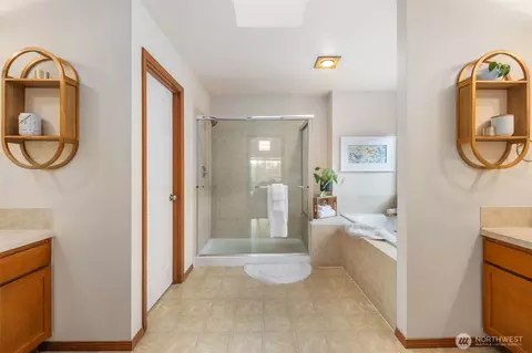 Bath - 18705 3rd Ave W, Bothell, WA 98012 photo 2 of 4