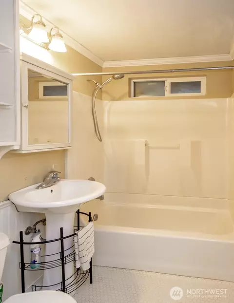 Bath - 8429 E St, Tacoma, WA 98445 photo 2 of 2