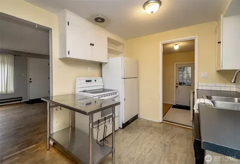 Kitchen - 8429 E St, Tacoma, WA 98445 photo 3 of 6