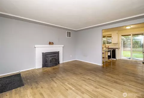 Living - 8429 E St, Tacoma, WA 98445 photo 5 of 5