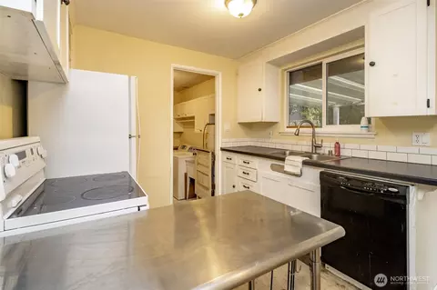 Kitchen - 8429 E St, Tacoma, WA 98445 photo 2 of 6