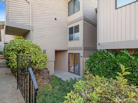 23001 Lakeview Dr #103, Mountlake Terrace, WA 98043