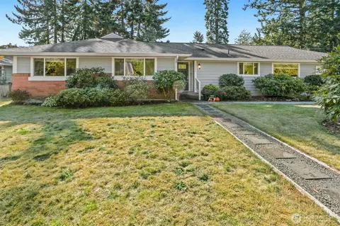 8514 Madrona Ln, Edmonds, WA 98026