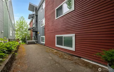 3053 14th Ave W #102, Seattle, WA 98119