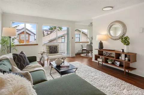 506 N 45th St #301, Seattle, WA 98103