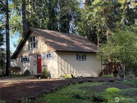 131 E Mountain View Ln, Belfair, WA 98528