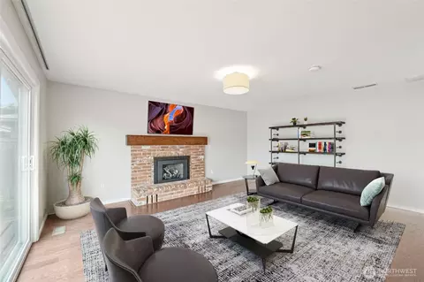 Living - 6413 152nd Ave E, Sumner, WA 98390 photo 3 of 4