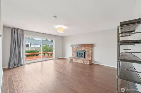 Living - 6413 152nd Ave E, Sumner, WA 98390 photo 4 of 4