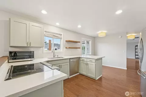 Kitchen - 6413 152nd Ave E, Sumner, WA 98390 photo 2 of 4