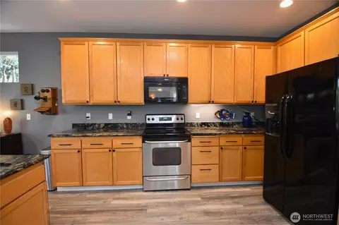Kitchen - 5815 8th Ave W, Everett, WA 98203 photo 3 of 6