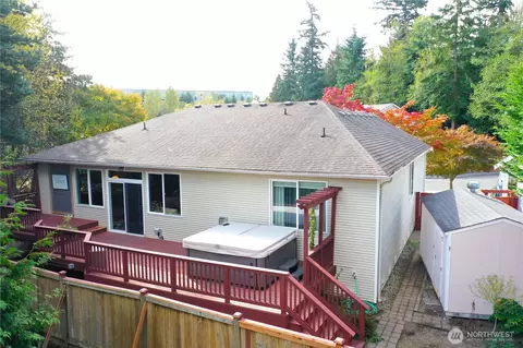 Exterior - 5815 8th Ave W, Everett, WA 98203 photo 6 of 7
