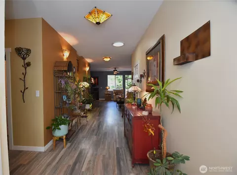 Entry Way - 5815 8th Ave W, Everett, WA 98203 photo 1 of 4