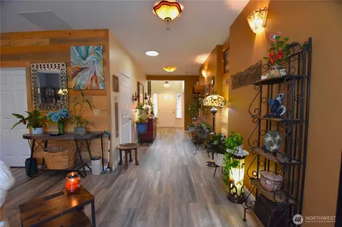 Entry Way - 5815 8th Ave W, Everett, WA 98203 photo 4 of 4