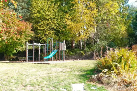 Exterior - 5815 8th Ave W, Everett, WA 98203 photo 4 of 7